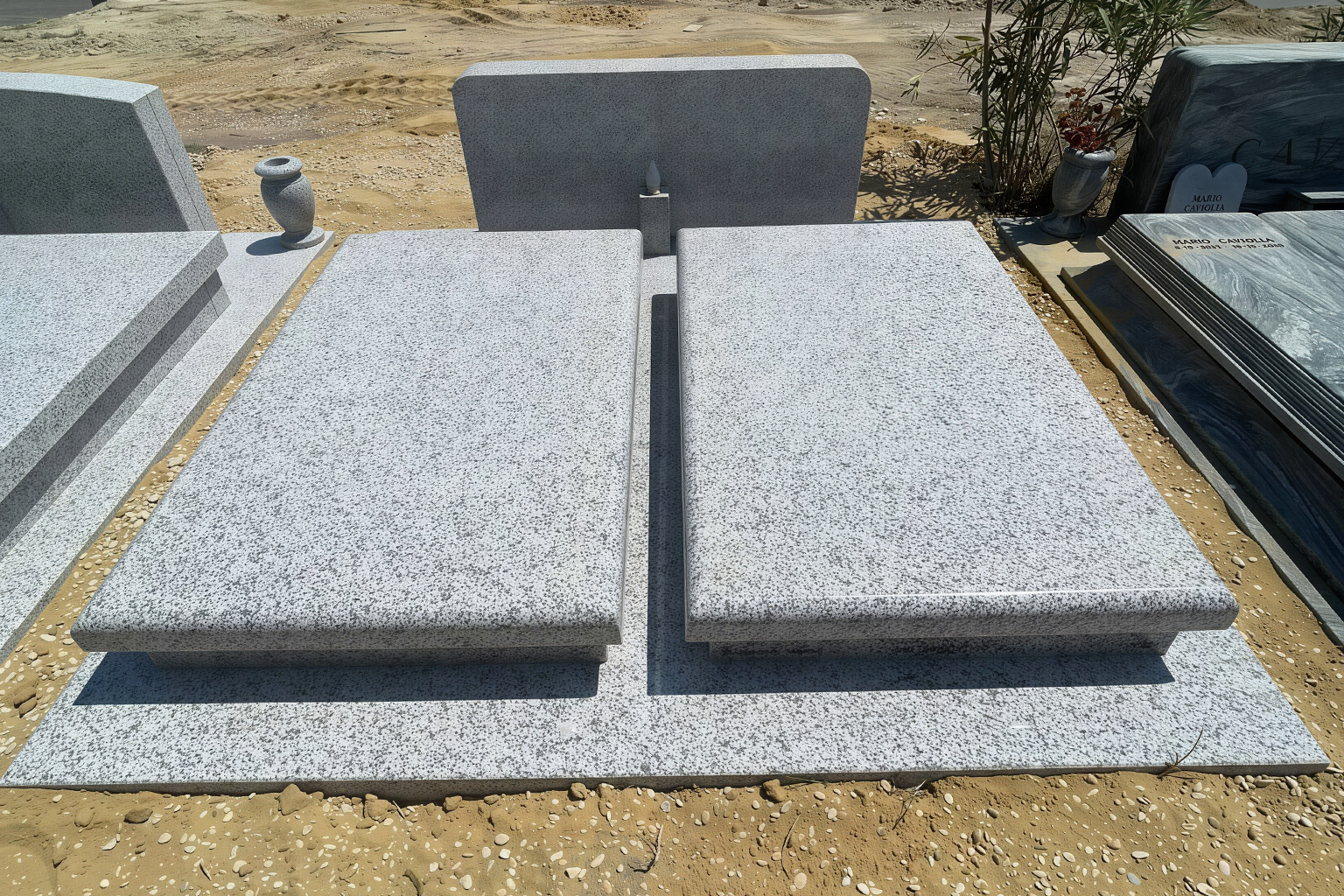 Tomba Ebraica in Granito Sardo – Cimitero Flaminio Roma